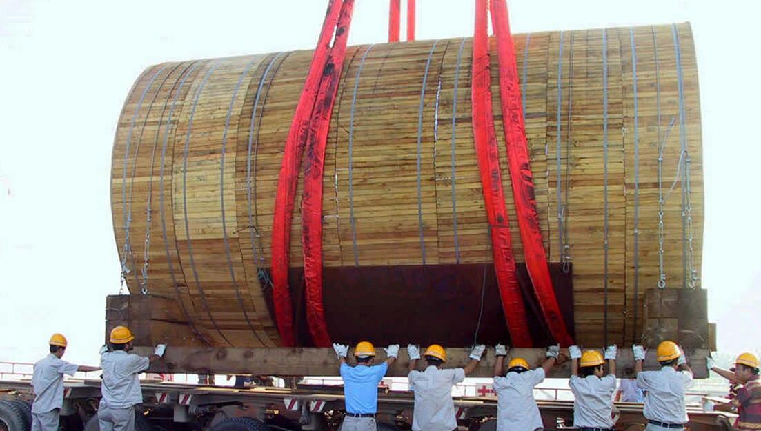 三峽110噸主軸吊裝帶吊裝案例